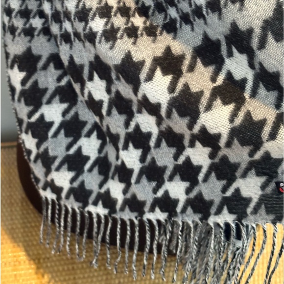 V.Fraas cashmink scarf in houndstooth pattern made in Germany new without tags! - Picture 4 of 5